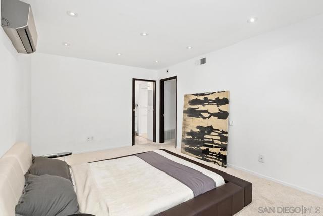 6423 Caminito Aronimink, La Jolla CA: https://media.crmls.org/mediaz/6f666e92-fb61-436c-988b-d261091bd972.jpg