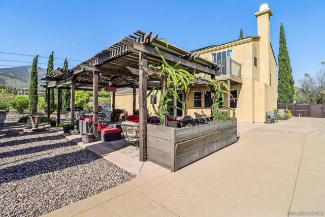 3043 Adams Ranch Ct, Chula Vista CA: https://media.crmls.org/mediaz/6f668499-8436-4243-9b6d-748d3fbf75ba.jpg