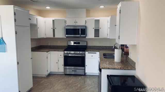 68205 Calle Azteca,  CA: https://media.crmls.org/mediaz/6f66c1c5-602c-4d53-ab76-4b774ced1aad.jpg