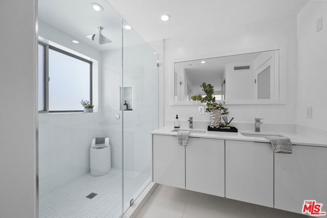 621 N Kings Road, West Hollywood CA: https://media.crmls.org/mediaz/6f671e3e-c617-46ec-9d3b-bac2e24f40a5.jpg