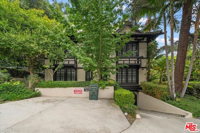 1218 N La Cienega Boulevard, West Hollywood CA: https://media.crmls.org/mediaz/6f675309-e40b-454d-9702-378ab8f879ae.jpg