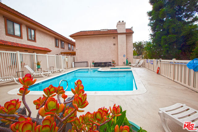 4365 Mclaughlin Avenue, Los Angeles CA: https://media.crmls.org/mediaz/6f677b4a-4eea-4127-8eca-f33d083f18f7.jpg