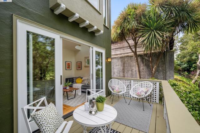 198 BRET HARTE ROAD, Berkeley CA: https://media.crmls.org/mediaz/6f684825-1929-47ca-9649-30f56c6357f3.jpg