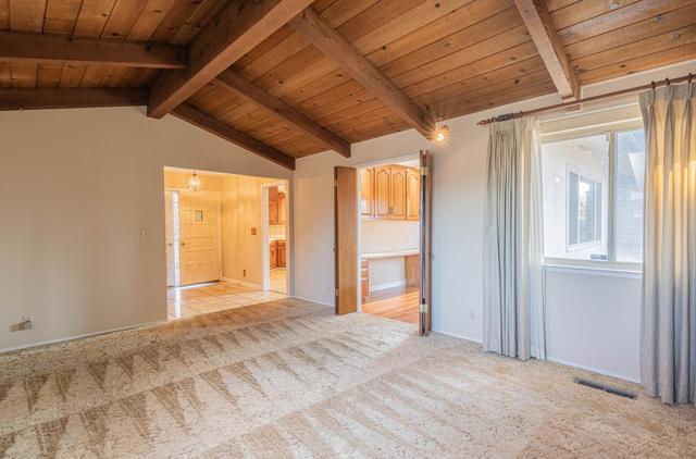 1007 Driftwood Place, Salinas CA: https://media.crmls.org/mediaz/6f68587d-47f0-4657-8db2-ef0ed277145c.jpg