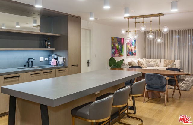 10777 Wilshire Boulevard, Los Angeles CA: https://media.crmls.org/mediaz/6f68b909-ab44-4410-83b6-de2f926740b2.jpg