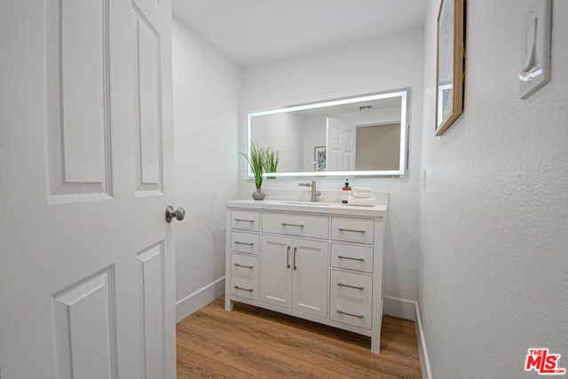 20 Ironsides Street, Marina del Rey CA: https://media.crmls.org/mediaz/6f68d0ef-59d4-4c05-a492-c52f1df3da9a.jpg