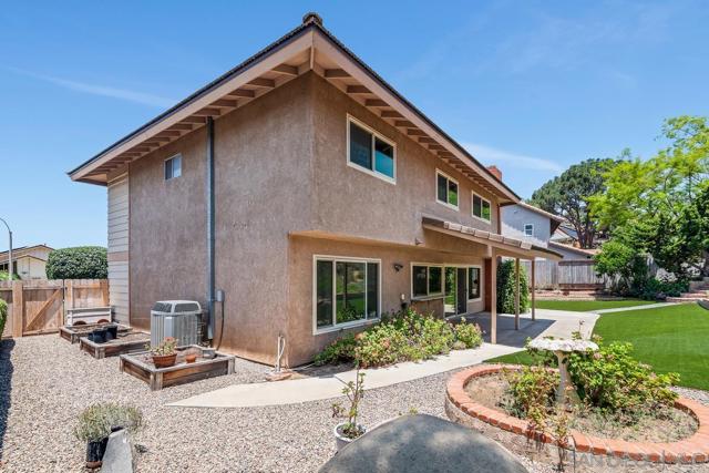 12847 Abra Pl, San Diego CA: https://media.crmls.org/mediaz/6f692185-89c5-424e-9d9f-cf1832bc1544.jpg