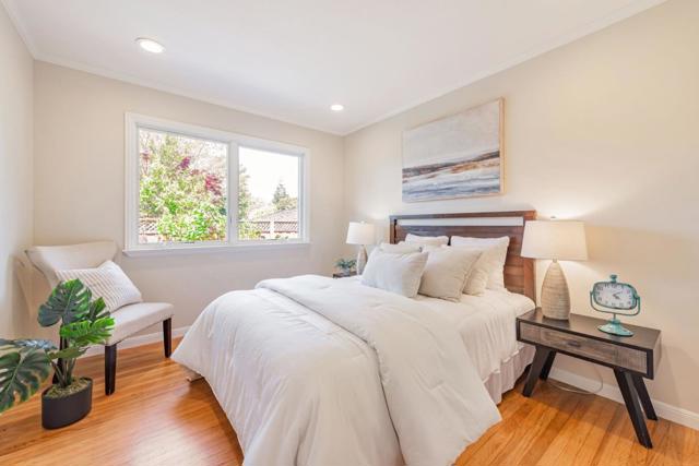 3135 Alameda De Las Pulgas, Menlo Park CA: https://media.crmls.org/mediaz/6f6a71bc-75a5-4d4d-b122-a2667090707b.jpg