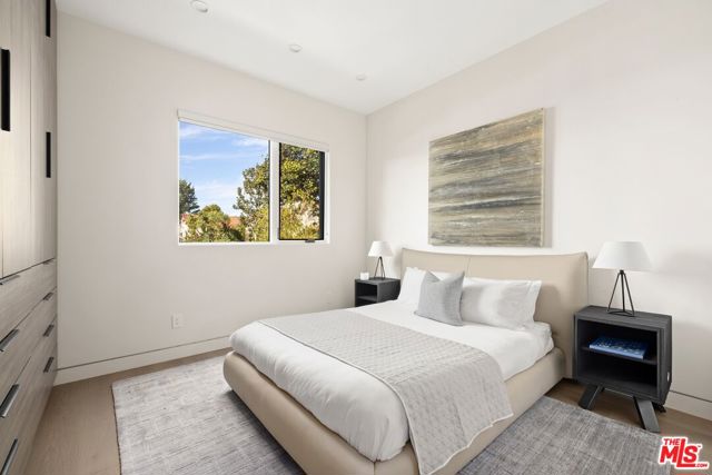 714 N La Jolla Avenue, Los Angeles CA: https://media.crmls.org/mediaz/6f6ad273-3ca8-4f06-b2d7-daef8d8391b2.jpg