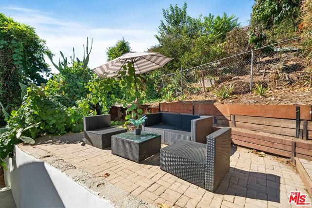 2165 Valentine Street, Los Angeles CA: https://media.crmls.org/mediaz/6f6b10b5-fed5-45d7-9307-f8e5365197a9.jpg