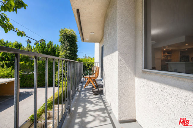4249 Longridge Avenue, 209 photo 28