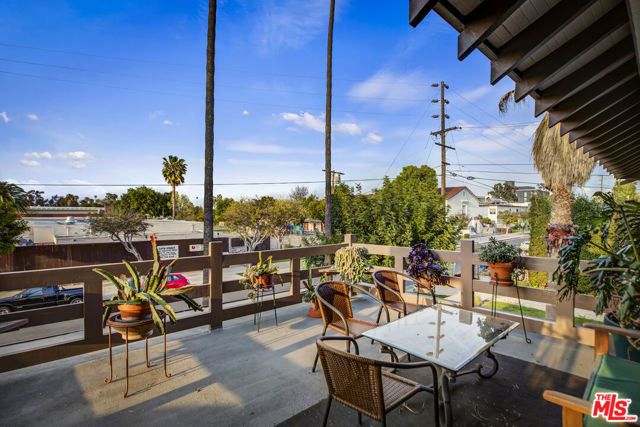 2102 W 24th Street, Los Angeles CA: https://media.crmls.org/mediaz/6f6b28f9-33b7-4843-9316-4690fc9e64cd.jpg