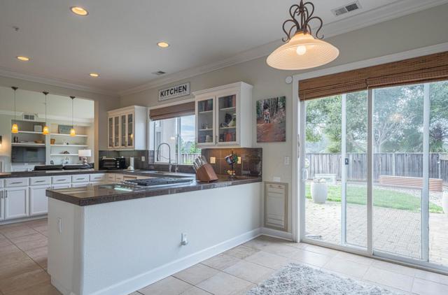 17403 Avenida Los Altos, Salinas CA: https://media.crmls.org/mediaz/6f6baa53-3a92-4e56-af52-414de063a598.jpg