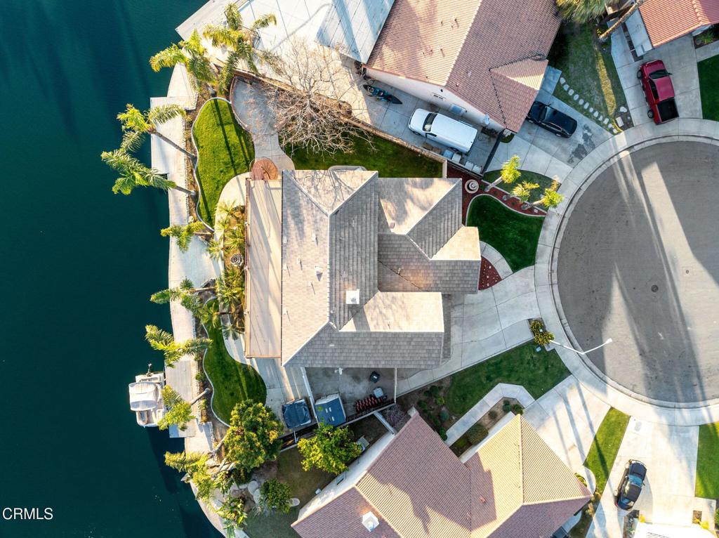 https://media.crmls.org/mediaz/6f6bb97c-6bc2-4694-b5e9-4e5c1bed12b2.jpg?preset=X-Large