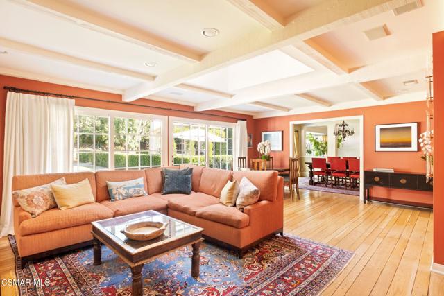 4658 Del Moreno Drive, Woodland Hills CA: https://media.crmls.org/mediaz/6f6bc1d8-7dd0-4d07-83ed-58adf344c359.jpg