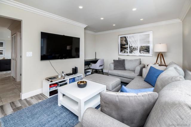 5614 Caminito Herminia, La Jolla CA: https://media.crmls.org/mediaz/6f6c5329-f707-42a1-85fb-57d984f95680.jpg