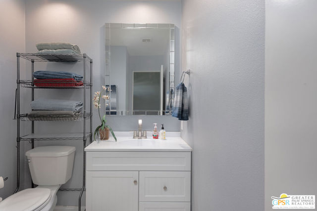 422 Forest Hills Drive, Rancho Mirage CA: https://media.crmls.org/mediaz/6f6c5bbe-99d8-4655-a3a5-a909abcc07a5.jpg