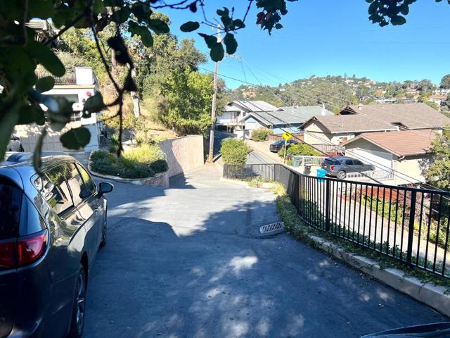 65 Madera Avenue, San Carlos CA: https://media.crmls.org/mediaz/6f6c9055-224c-400c-b89a-41b050572246.jpg