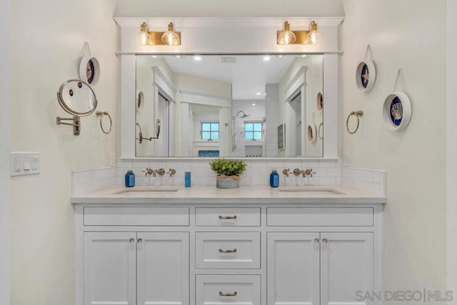 1050 Isabella Ave, Coronado CA: https://media.crmls.org/mediaz/6f6d296a-f91c-464b-b856-5d0a9fe22b0b.jpg