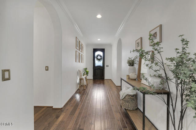 11806 Ricasoli Way, Porter Ranch CA: https://media.crmls.org/mediaz/6f6dd4f9-8913-4adb-9e3b-86fce7fe3660.jpg