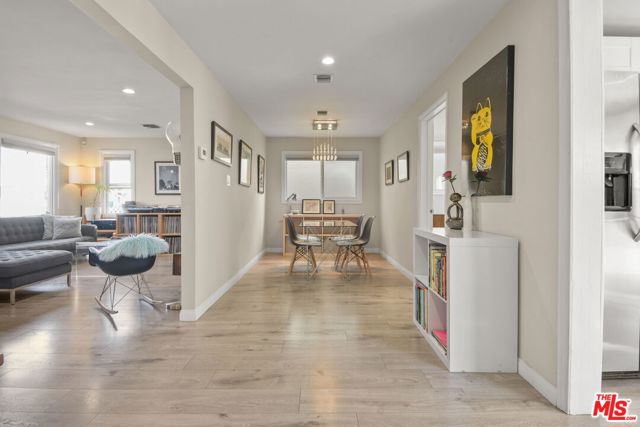 1656 S Rimpau Boulevard, Los Angeles CA: https://media.crmls.org/mediaz/6f6de95c-d508-4811-8141-56305ce6e640.jpg