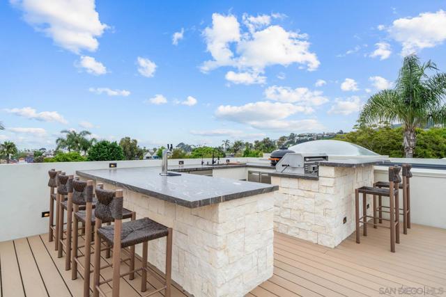 7372 76 Fay Ave, La Jolla CA: https://media.crmls.org/mediaz/6f6e0e06-01f4-4ecf-b519-0c5474396b0b.jpg