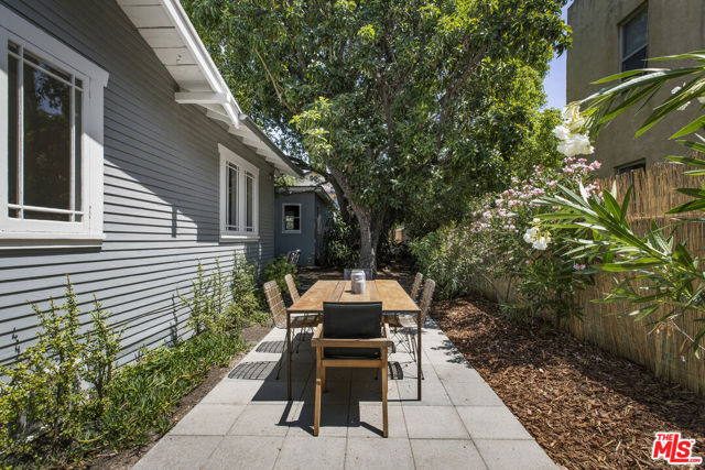 3865 Brunswick Avenue, Los Angeles CA: https://media.crmls.org/mediaz/6f6e6473-5914-40bf-b6e3-3be1519ab54c.jpg