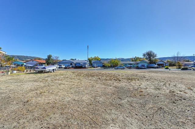 613 Bass Lane, Clearlake Oaks CA: https://media.crmls.org/mediaz/6f6eb51c-559c-43cf-8887-7d4638fec3fd.jpg