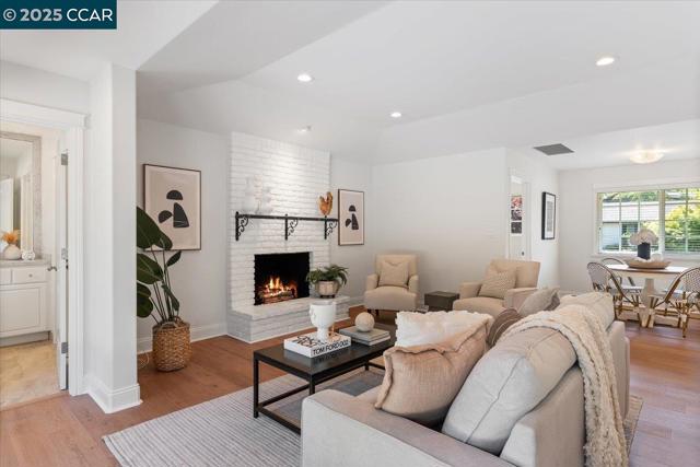 230 Vallecito Lane, Walnut Creek CA: https://media.crmls.org/mediaz/6f6ef367-669d-4635-9560-fb980e373e03.jpg