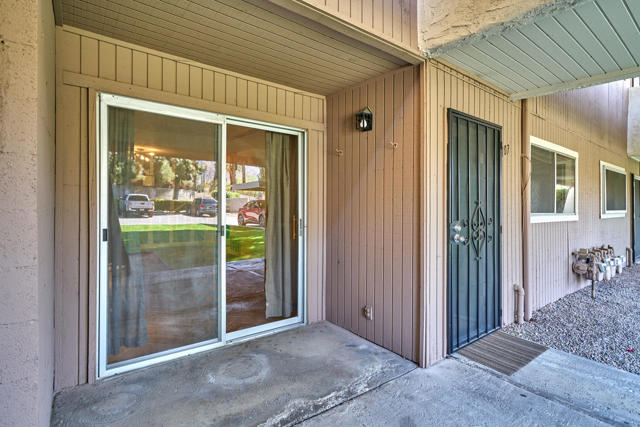 2875 N Los Felices Road, Palm Springs CA: https://media.crmls.org/mediaz/6f6f27fd-b8c0-457c-9190-cf56ce100527.jpg