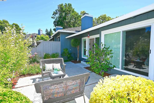 1976 Saint George Rd, Danville CA: https://media.crmls.org/mediaz/6f6f4e75-6308-4c56-ba90-3280c7a9e13b.jpg