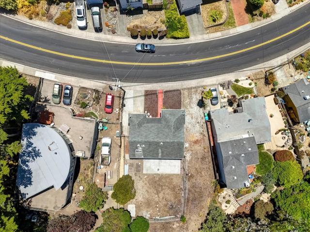 331 Manor Drive, Pacifica CA: https://media.crmls.org/mediaz/6f6f6ddc-be70-4d9e-b529-fd680cff0657.jpg