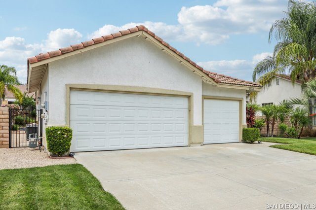 24641 Lincoln AVE, Murrieta CA: https://media.crmls.org/mediaz/6f6f8ef9-68bd-4f3b-af21-f67522ce333e.jpg