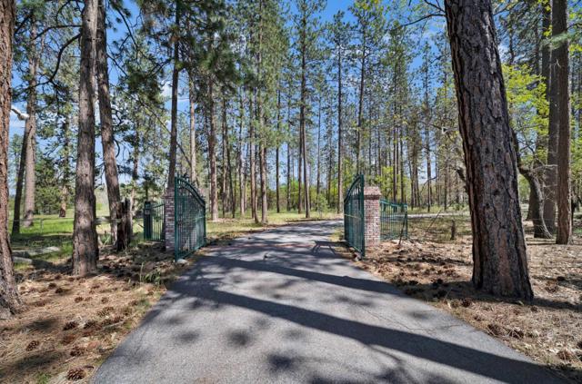 5422 Schulmeyer Gulch Road, Yreka CA: https://media.crmls.org/mediaz/6f6fcf98-2dd4-4258-a01c-1e48455a7413.jpg