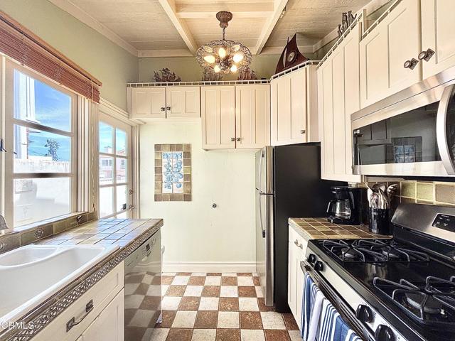Detail Gallery Image 14 of 29 For 1205 Ocean Dr, Oxnard,  CA 93035 - 2 Beds | 2 Baths
