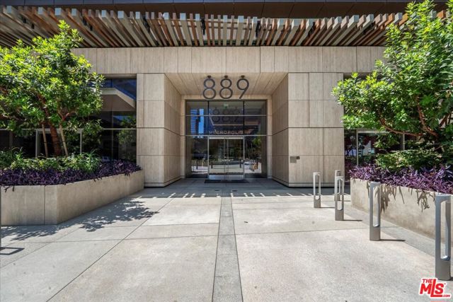 889 Francisco Street, Los Angeles, California 90017, 2 Bedrooms Bedrooms, ,2 BathroomsBathrooms,Condominium,For Sale,Francisco,24427509