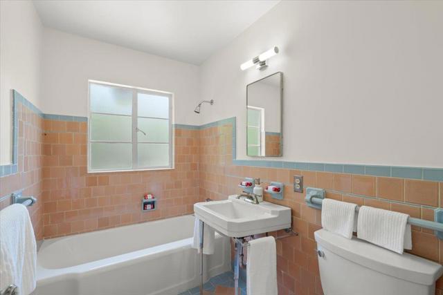1375 Pitman Avenue, Palo Alto CA: https://media.crmls.org/mediaz/6f7052e1-7822-4546-b9ad-5a7e7a5d6621.jpg