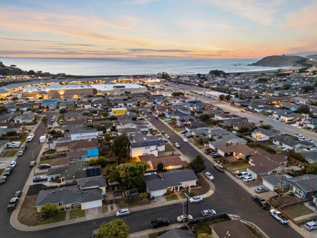 652 Montezuma Drive, Pacifica CA: https://media.crmls.org/mediaz/6f70a650-5d2b-4ef3-97d8-fa7966c4c684.jpg