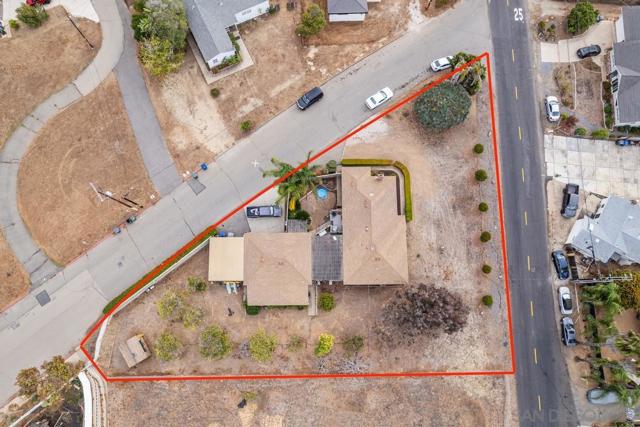 323 Hill Dr, Vista CA: https://media.crmls.org/mediaz/6f70eadb-7c2a-4ef9-a930-9a1e290ec3cf.jpg