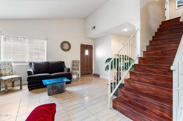 Detail Gallery Image 4 of 27 For 907 W Mission Rd #B,  Alhambra,  CA 91801 - 3 Beds | 3 Baths