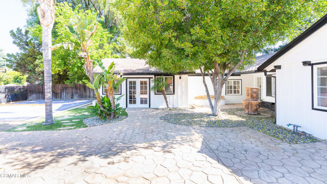 5726 Donna Avenue, Tarzana CA: https://media.crmls.org/mediaz/6f710f4b-5aec-433a-8b11-9b145e756119.jpg