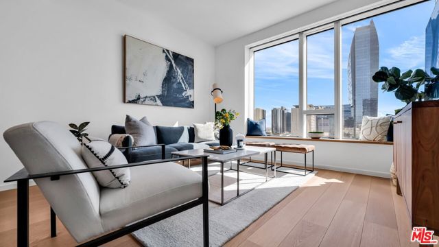 889 Francisco Street, Los Angeles CA: https://media.crmls.org/mediaz/6f711122-4829-49fc-a497-9f0ba70cc37b.jpg