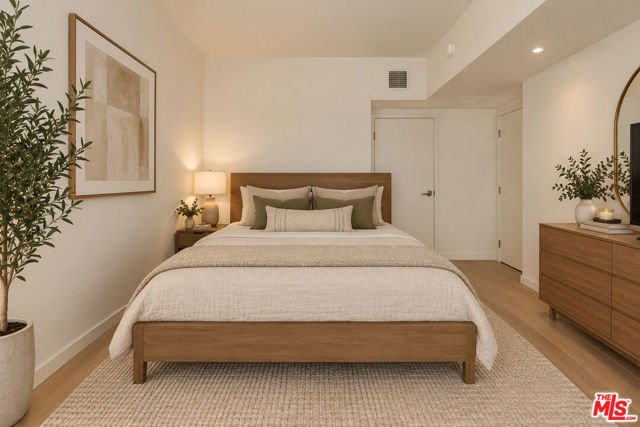 13700 Marina Pointe Drive, 1411 photo 10