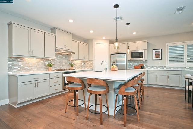 528 Caprio Ct, San Ramon CA: https://media.crmls.org/mediaz/6f71d1c3-fce1-42db-9b92-76ac6e7b83bc.jpg