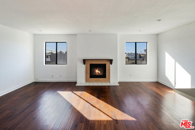 1216 S Saltair Avenue, Los Angeles CA: https://media.crmls.org/mediaz/6f7248b2-76c6-4691-9df2-b6b7bb2eaaa3.jpg