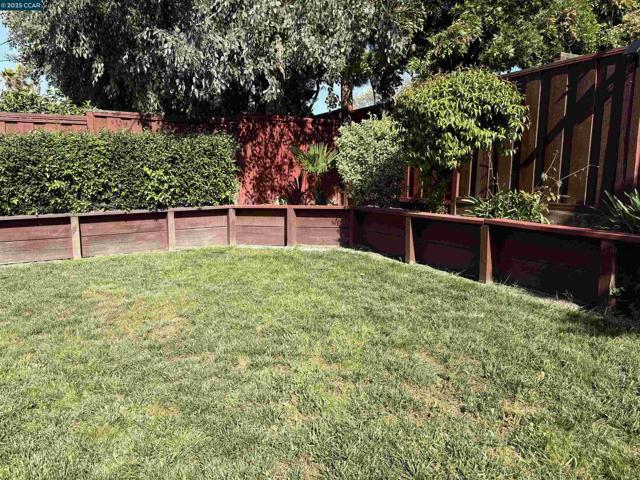 1472 Fairhaven Ct, San Jose CA: https://media.crmls.org/mediaz/6f7266aa-eee7-43d3-b41b-b42e02340d55.jpg