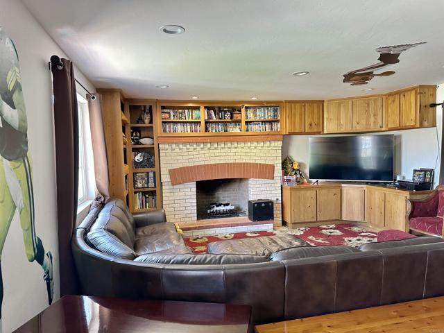 Image 31 of 51 For 823 San Luis Rey Avenue