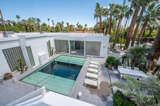 520 W ViA Lola, Palm Springs CA: https://media.crmls.org/mediaz/6f735507-effa-403f-855f-fcc98931a761.jpg