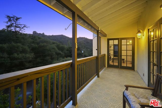 3418 Dorothy Road, Topanga CA: https://media.crmls.org/mediaz/6f73cad2-2e84-4a62-9177-12f694e7cbda.jpg