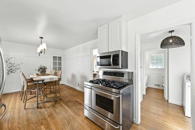 1422 W Selby Lane, Redwood City CA: https://media.crmls.org/mediaz/6f73cf1c-f03d-48de-a1f3-666ad590301e.jpg